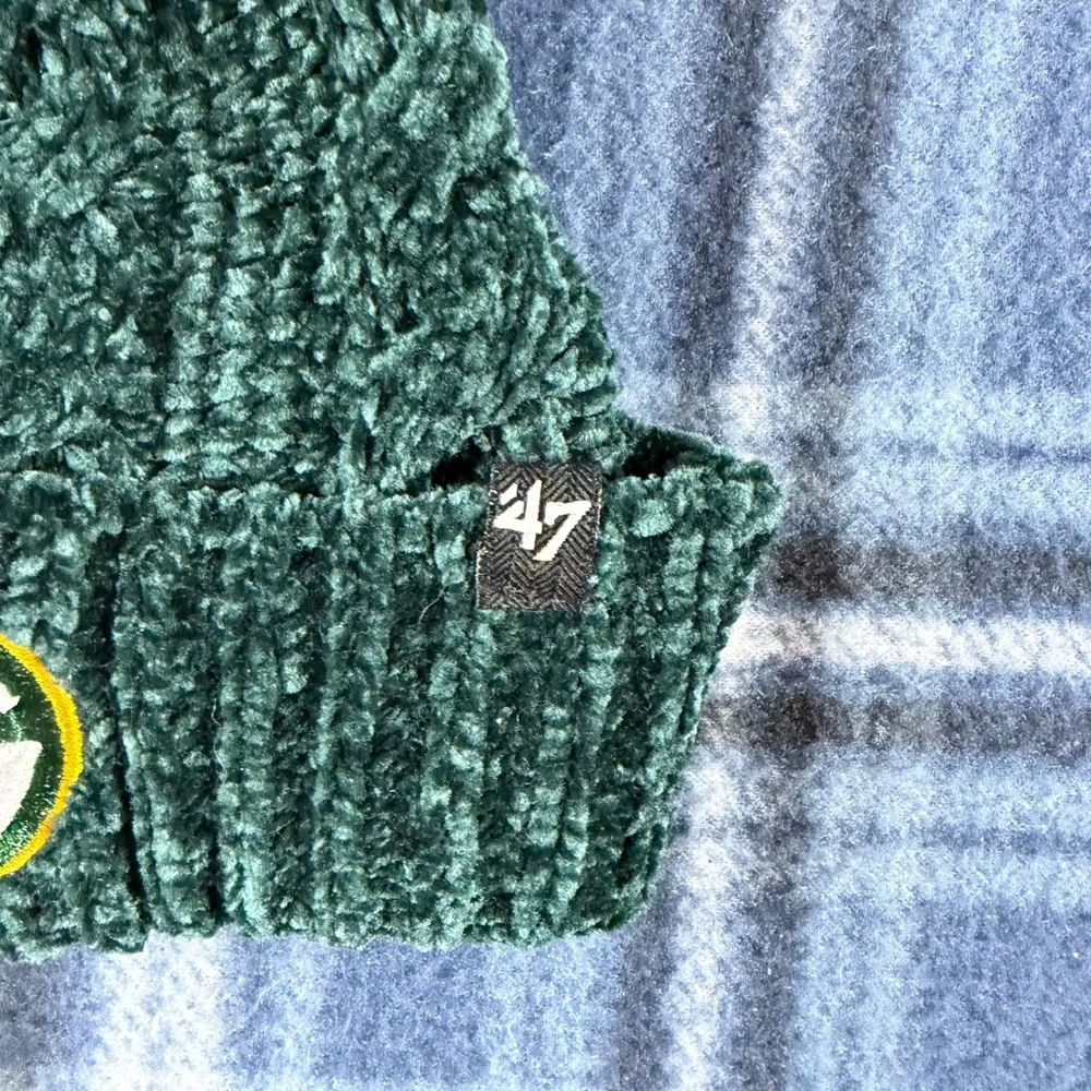 47 Brand Green Bay Packers Womens Chenille Cable Knit Pom Beanie Hat NFL Green